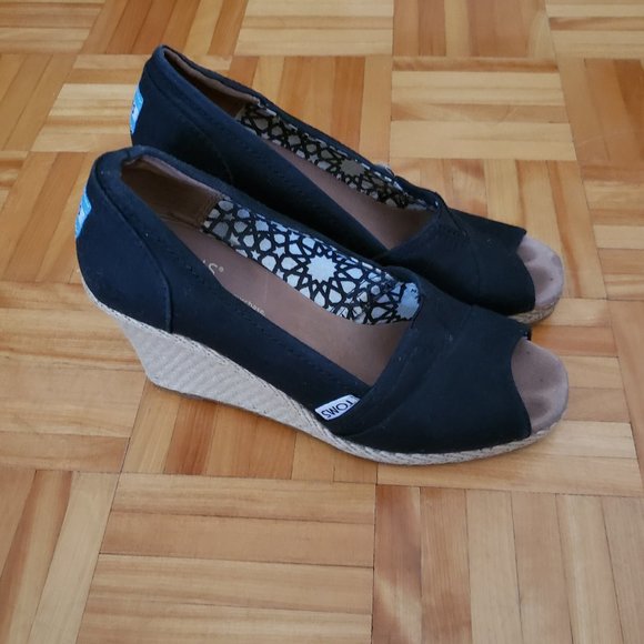 Toms Black Open Toe Wedge Shoe SZ 6 - Picture 1 of 8
